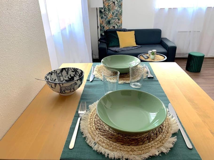 Apartment F1 Equipe Proche Tram - Jungle
